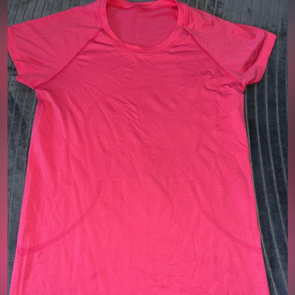 Lululemon Swiftly Tech Size 10 Color Lip Gloss
